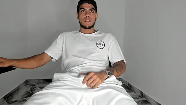 [27 Nov 14:00] Private Show – видео вебкам-модели mikee_scooth