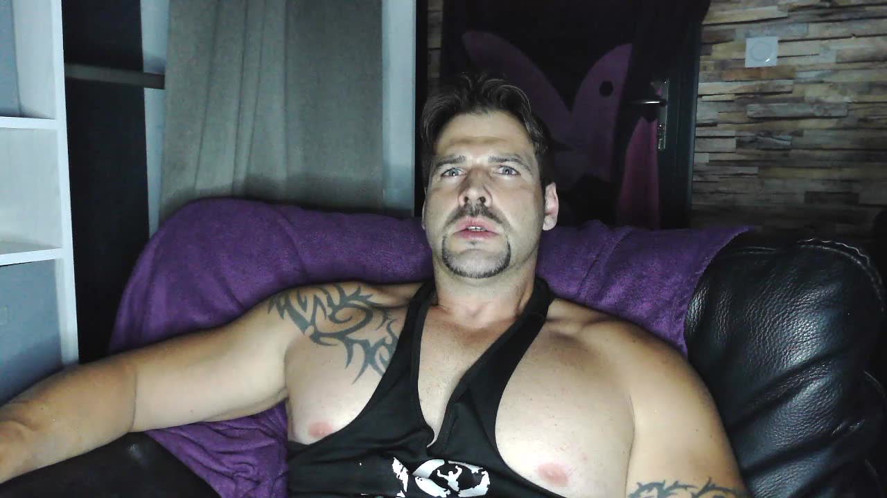 Suce moi et encule moi bb - video by XxBigboybandxX cam model