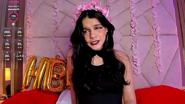 Full vibrations in my wet pussy – video od webkamerové modelky ValerieKay_