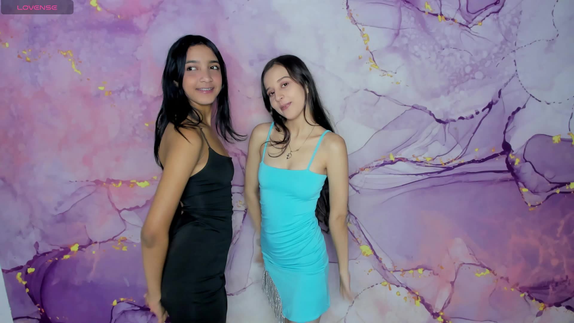 Nikki's first ass , big hand - video by Sweet_nikki_2 cam model