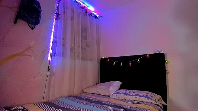 show stripteas+ dancing + twerking - video by meganthompsonn22 cam model