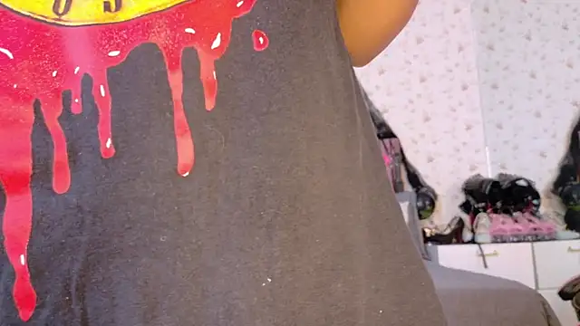 Strip tease, oil and pussy + ass play - video by AvrillThomas cam model