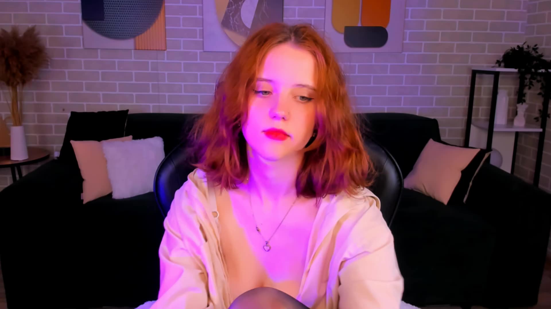 neon girl sucking fingers and dancing hotly for you<3