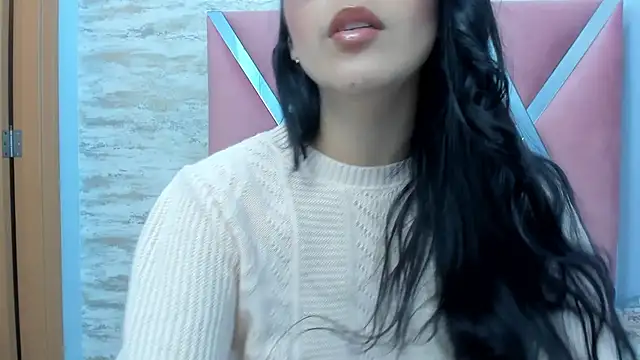 My skin burning for you - video by _miaquevedo_ cam model