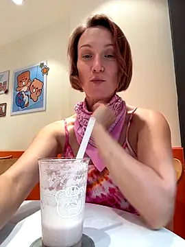 the healthiest drinks are white hehe - відео від вебкаммоделі UmaTruewoman