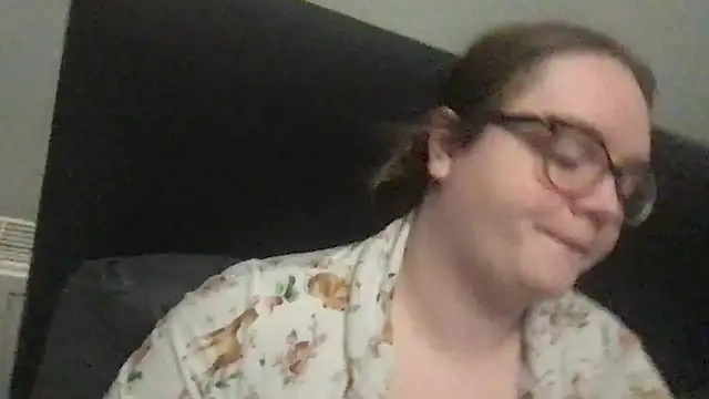 Pussy play and JOI – video modela na kameri honeyyy24