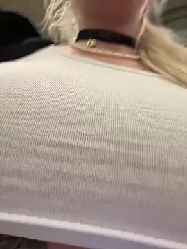 FLESH TITS IN SUPERMARKET+SUCK U DICK - vídeo de la modelo de cam Milkyy_wway