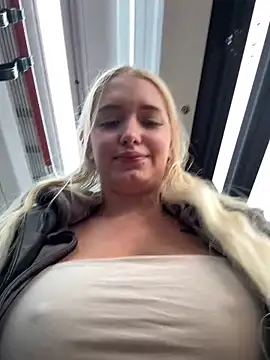 PUSSY CLOSE UP 🥵🥵🥵+ hot cum show in bus - video by Milkyy_wway cam model