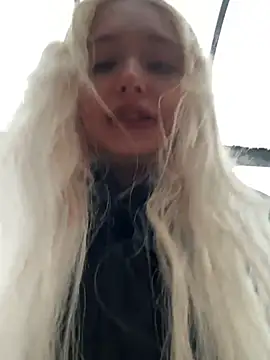 SHOW PANTIES ON STREET 😱😱😱👙 - video by Milkyy_wway cam model