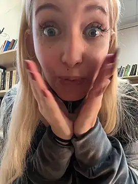 LICK U DICK+NAKED TITS IN LIBRARY 😱📚 - video by Milkyy_wway cam model