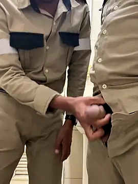 [11 Nov 20:37] Private Show－カメラキャストのEnriquePersian197の動画