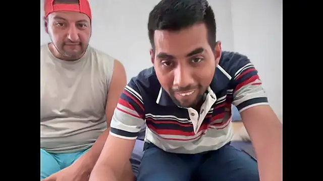 [18 Apr 15:28] Spy Show Neighbor－カメラキャストのEnriquePersian197の動画