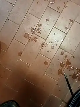 [21 Dec 13:18] Public Show - video by Robycazzobello81 cam model