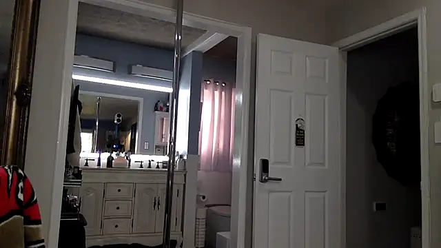 [17 Apr 09:02] Private Show - video by curvyfunlover cam model