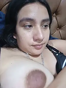 I lick my breasts, like my pregnancy colostrum - vidéo du modèle de showcams Hellen_Alex