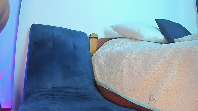 Do you like my cum while you put it? My pussy was open and white 🔥💦 - video emiily15__ kameramallilta