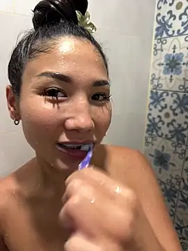CUM💦on tongue 👅 Shower Show - video oleh model kamera lean_lie8