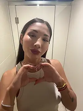 🥵Naked with fuck pussy Men’s bathroom 🚾 — filmik lean_lie8, modela(-lki) na kamerkach