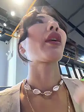 🥵Naked Tits in Game Zone PUBLICK PLACE 💦－カメラキャストのlean_lie8の動画