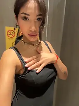 ⭐️Big boobs out publick place MILK spray  💦💦💦 - vídeo de la modelo de cam lean_lie8