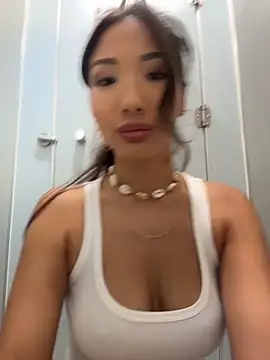 Spy Stranger and MILK SPRAY a lot MILK in GIRLS TOILET - 視頻由 lean_lie8 主播提供