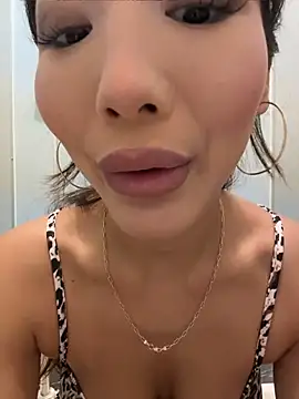 SUCK LICK MILK NIPPLES HOT VIDEO IN FITTING ROOM - lean_lie8 캠 모델의 동영상