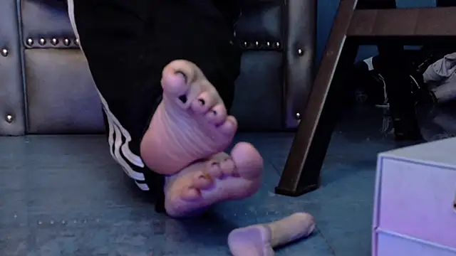 Your pathetic cock on my feet