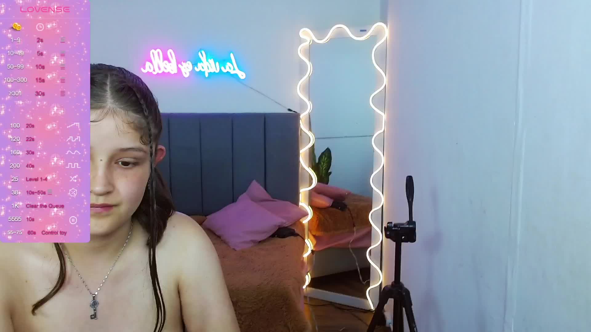 [25 Aug 13:42] Private Show – video od webkamerové modelky Krysstal_tay