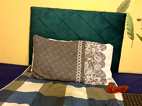 fuck ass on the floor - video by chloechrome cam model