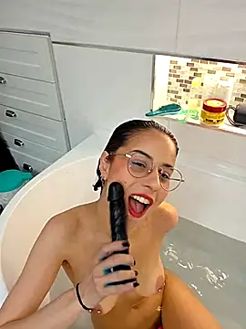 Grosse pipe bien baveuse [7 Jul 19:02] Ticket Show - video by LisandreLaVenale cam model