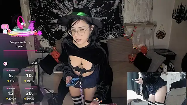 Striptease - video by LisandreLaVenale cam model