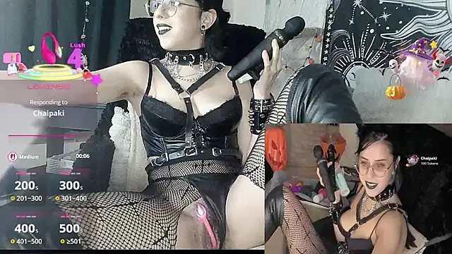 Une succube se fait jouir - video by LisandreLaVenale cam model