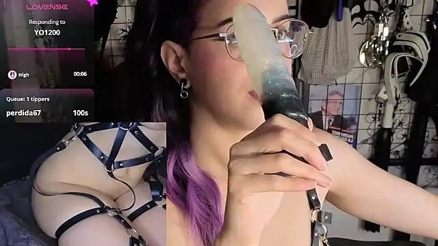 SUCK DILDO SHOW