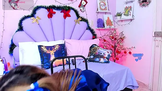 Do you like feets?😈 let me give you a footjob  🔥🔥🦶 - video by HannaPretthy cam model