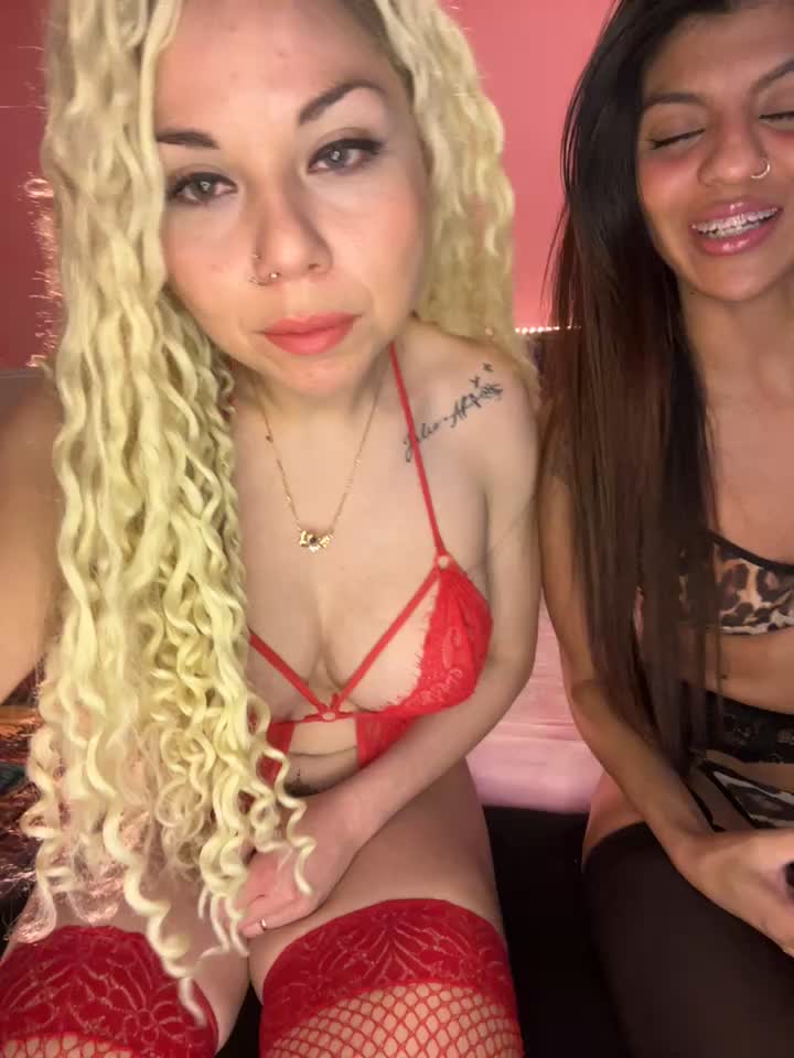 Kiss lesbian– couple2000 kameramodell videója