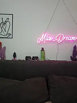 Twerk, Finger pussy - video by Milas_Dreams cam model