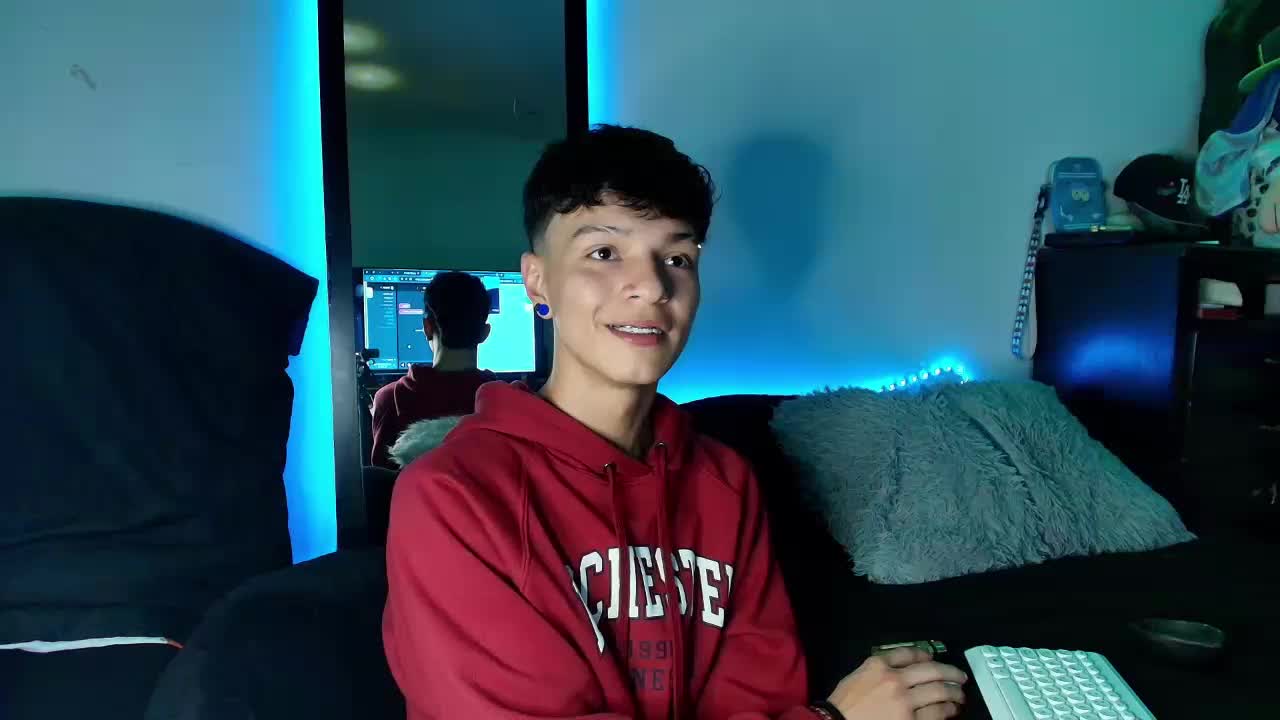 [8 Oct 02:15] Private Show – video od webkamerové modelky twink_sebas_