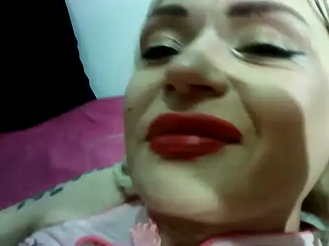 [21 Aug 16:44] Private Show - video di Cherry_Layne modella di cam