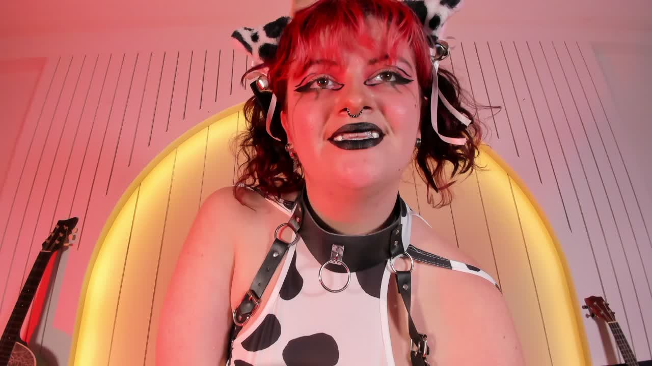 PVT RECORD (Cow dress, dildo & foot play)