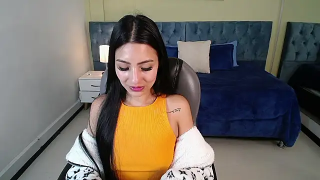 Ali makes her hair a mess