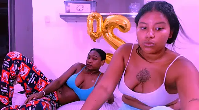 2 fingers in the pussy