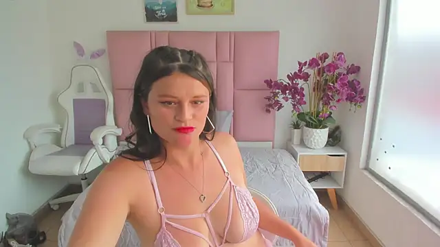 check me naked dancing showing my giant boobs
