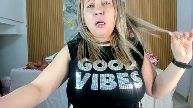 The ass of Danna 🍑 - vidéo du modèle de showcams Danna_topless