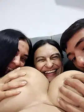 These two naughty young men are sucking my tits - 視頻由 Horny-Mommy-Dirty 主播提供