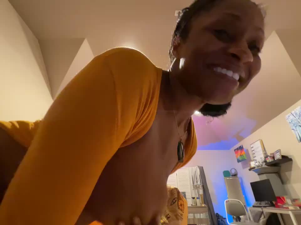 Butt Naked Light Hearted Fun Strip 😜 Show [27 Oct 23:23] Private Show - 視頻由 wynterheat 主播提供