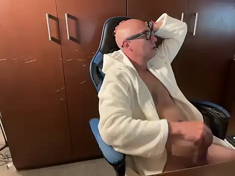 [20 Nov 20:47] Public Show - video av alanan881 cam model