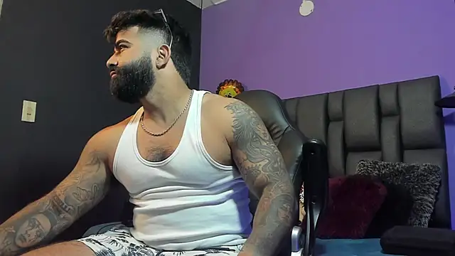 sexy strip and big dildo - Lyon_vach adlı kamera modelinin videosu