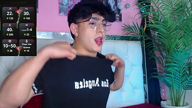 Sexy Naked - video by nolan_twink1 cam model