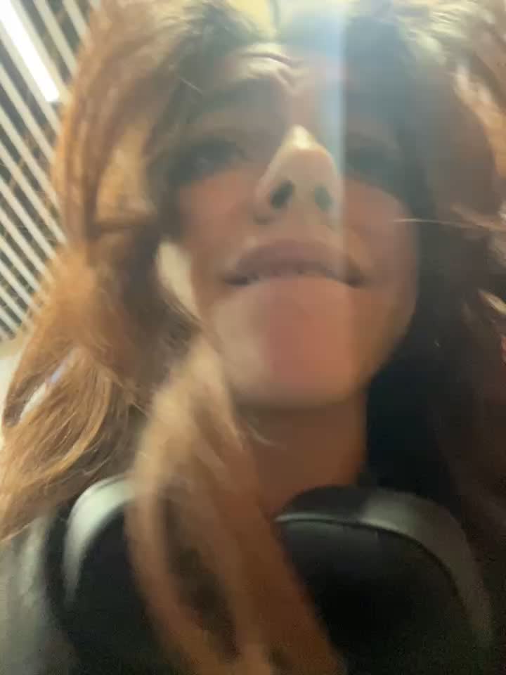 let's play and masturbate in public toilet - video by million_degrees cam model