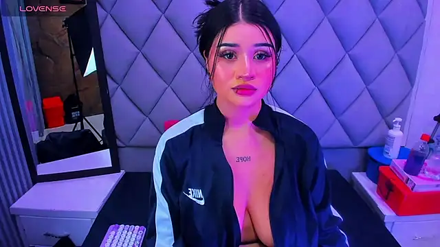 strip and play hot🥵 - vídeo de la modelo de cam venusowen_
